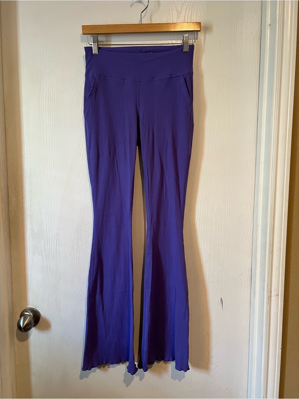 Outdoor Voices SuperForm Ribbed Flare Leggings in Violet Pants Purple Sz Small